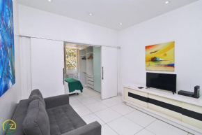 Studio com vista lateral para o mar em Copacabana